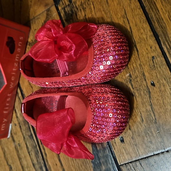 Stuart Weitzman Baby Shoes - Picture 2 of 6
